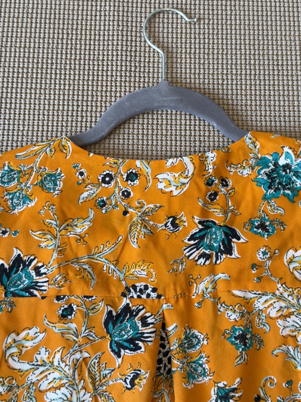 CUPCAKES & CASHMERE blouse long bishop sleeve floral pattern half button size M - Picture 15 of 15